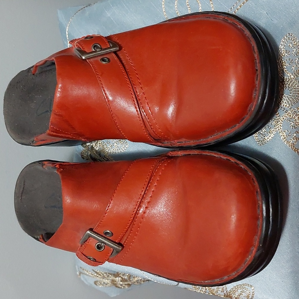 Clark's Leather Slip On Shoes Clogs Size 6 M